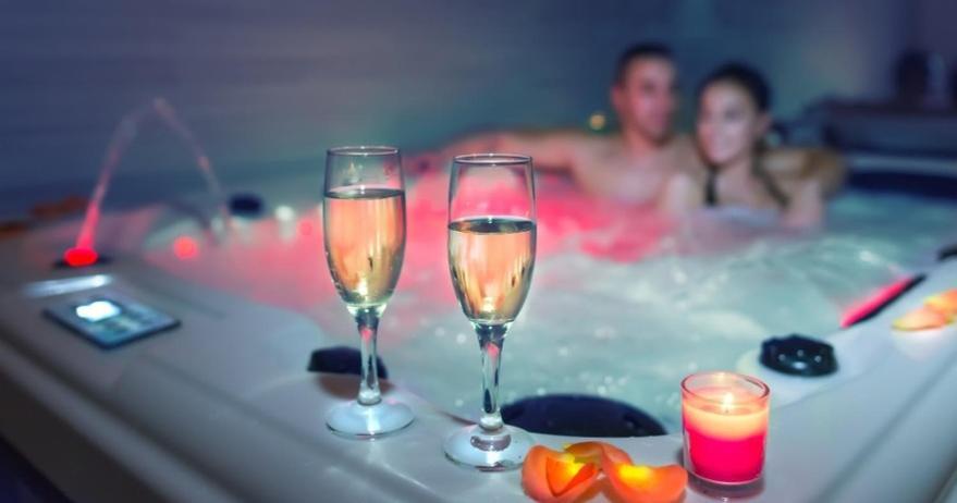 Un Séjour Romantique en couple avec Jacuzzi privé Chromothérapie Jardin Maison privée Ychoux Exterior foto