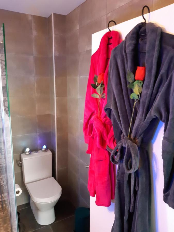 Un Séjour Romantique en couple avec Jacuzzi privé Chromothérapie Jardin Maison privée Ychoux Exterior foto