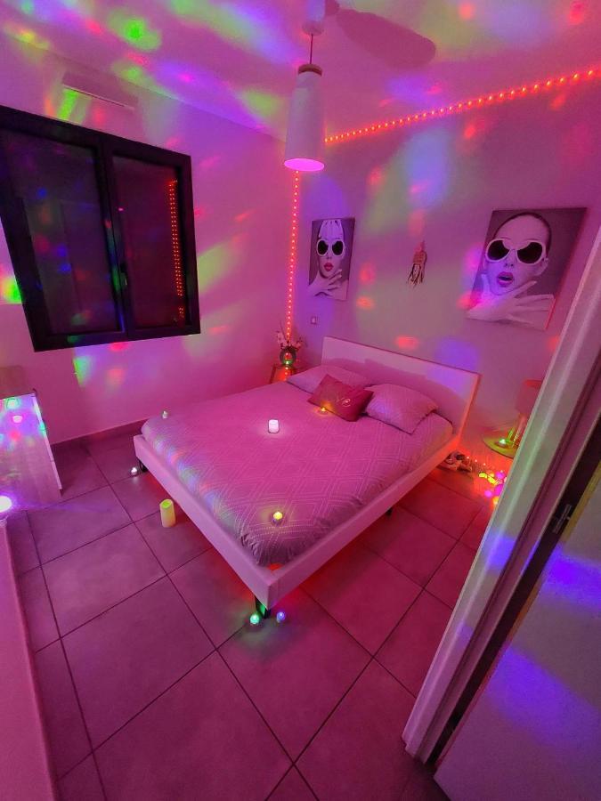 Un Séjour Romantique en couple avec Jacuzzi privé Chromothérapie Jardin Maison privée Ychoux Exterior foto