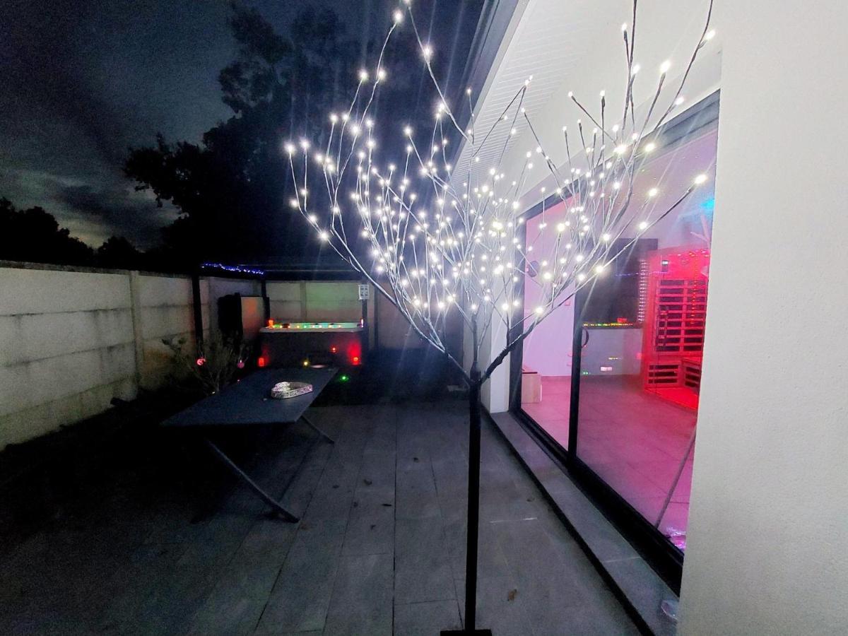Un Séjour Romantique en couple avec Jacuzzi privé Chromothérapie Jardin Maison privée Ychoux Exterior foto