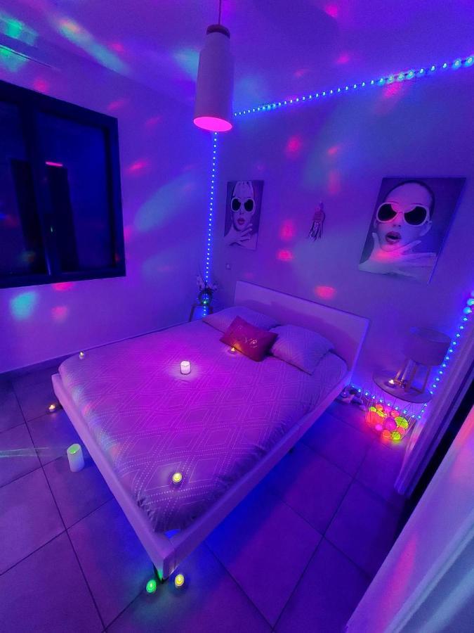Un Séjour Romantique en couple avec Jacuzzi privé Chromothérapie Jardin Maison privée Ychoux Exterior foto
